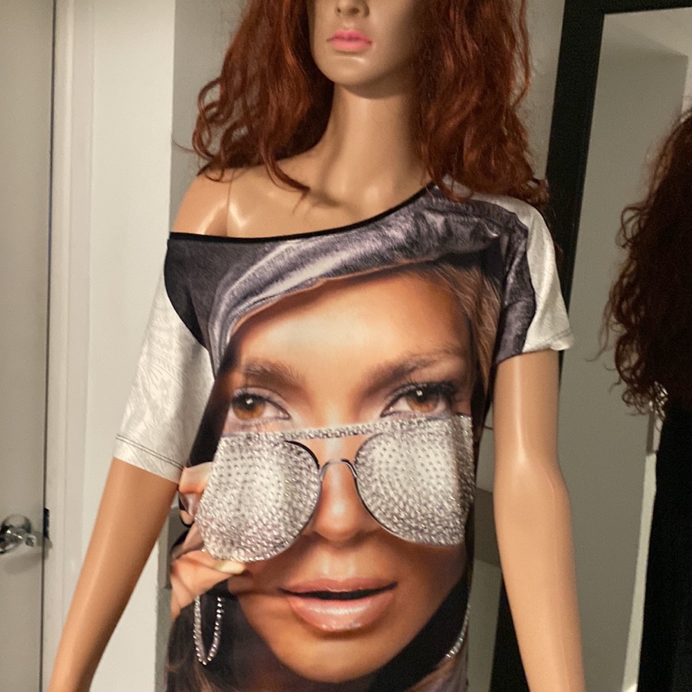 Blouse With Lo Image With An Abandoned Short Slee… - image 4